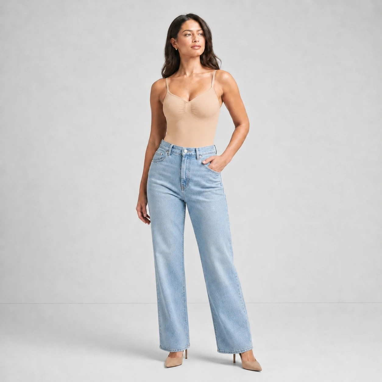 Jean pantolon ile ten rengi SlimLift Body tam boy görünüm